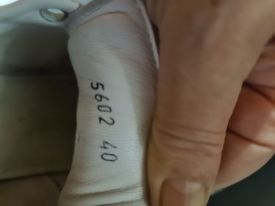 Alexander McQueen! Damă nr 40.