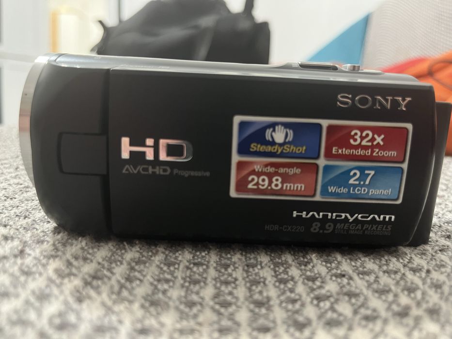 Видеокамера Sony HDR-CX220