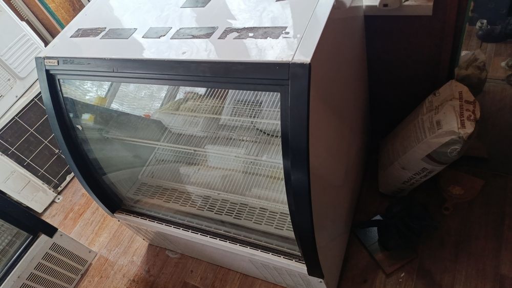 Холодильник витринный