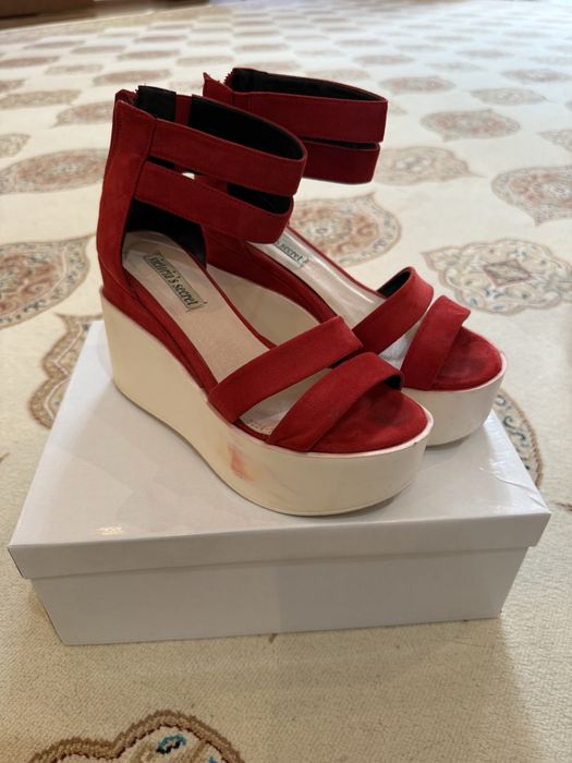 Продам обувь каждая по 2000тг