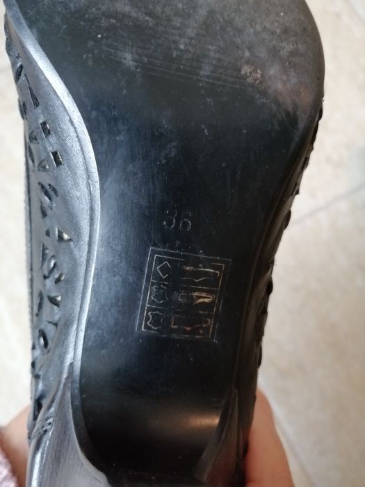 Pantofi marimea 36-37 din piele