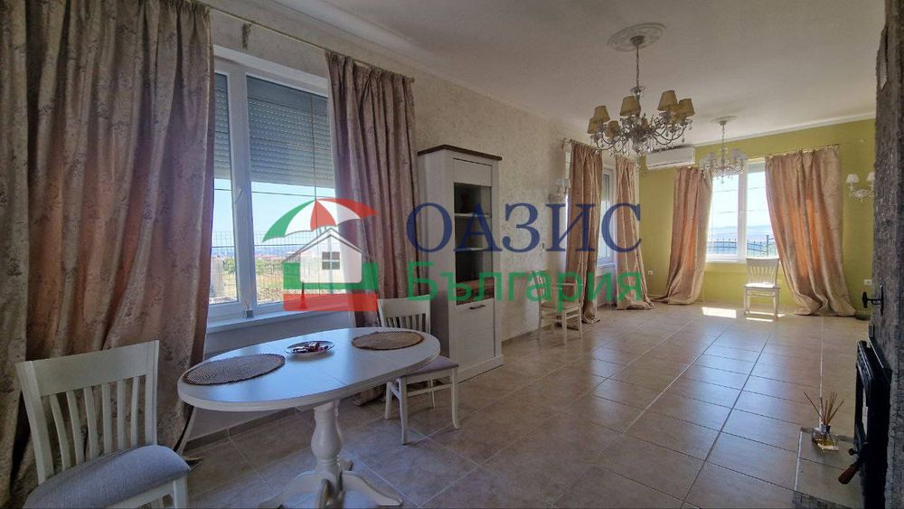 Къща с парцел и басейн, Чолакова Чешма, 212м.кв., цена 349000 евро