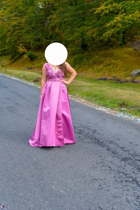 Vând rochie deosebită