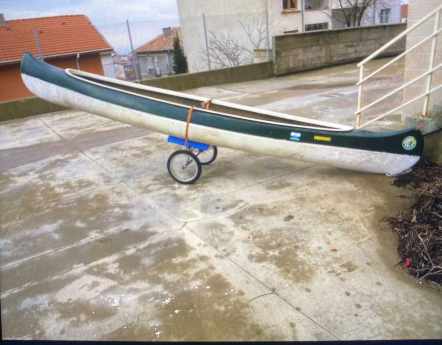 Лодка-канадско кану