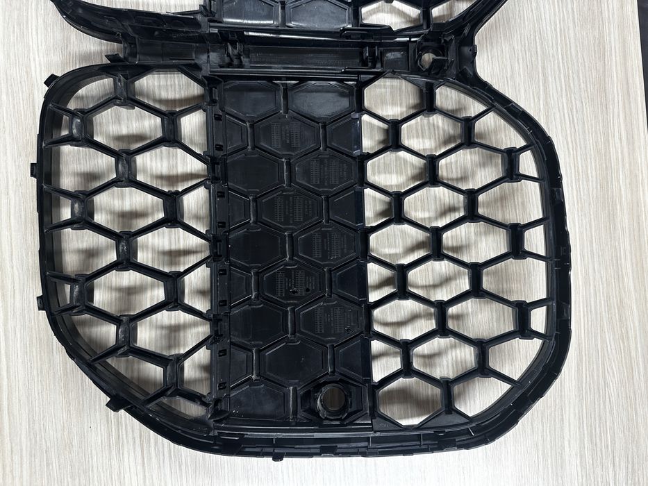 Оригинална маска за BMW G22/G23