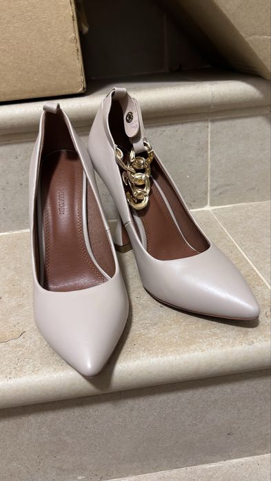 Продаю обувь 38-39 рр