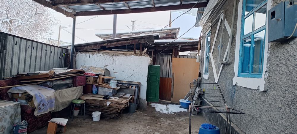 Продам пол дома в ценре Каскелена.