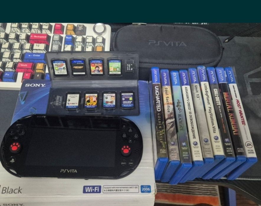 Ps4 pro 500million limited edition 2TB+50 диска и ps vita slim
