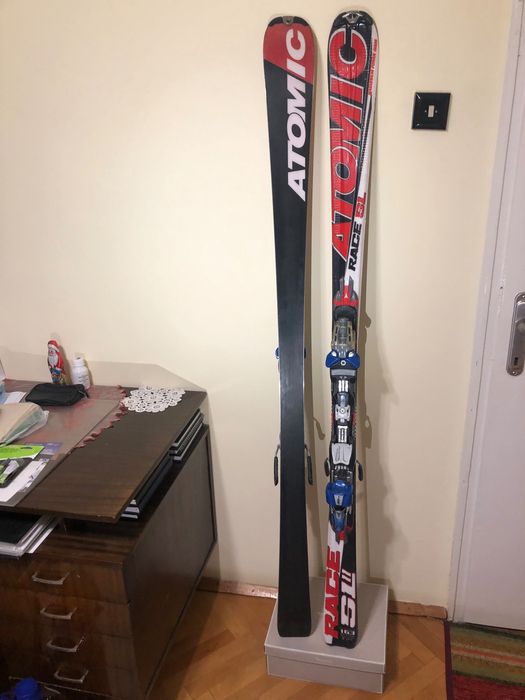 Продавам алпийски ски Atomic