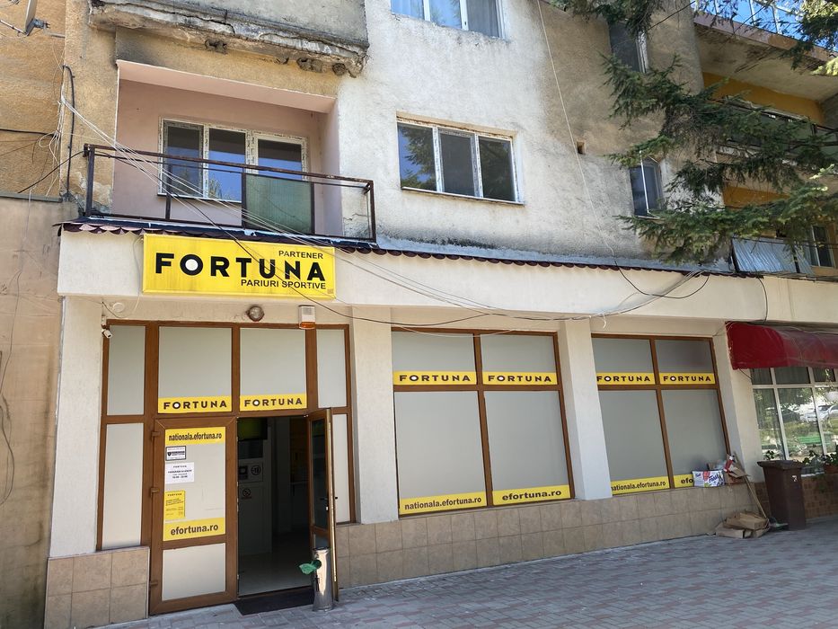 Inchiriez/ schimb spatiu comercial statiunea Bala