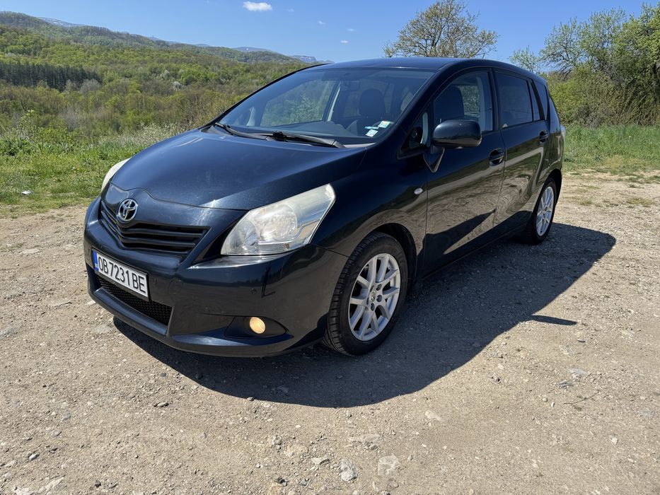 Продавам Toyota Verso