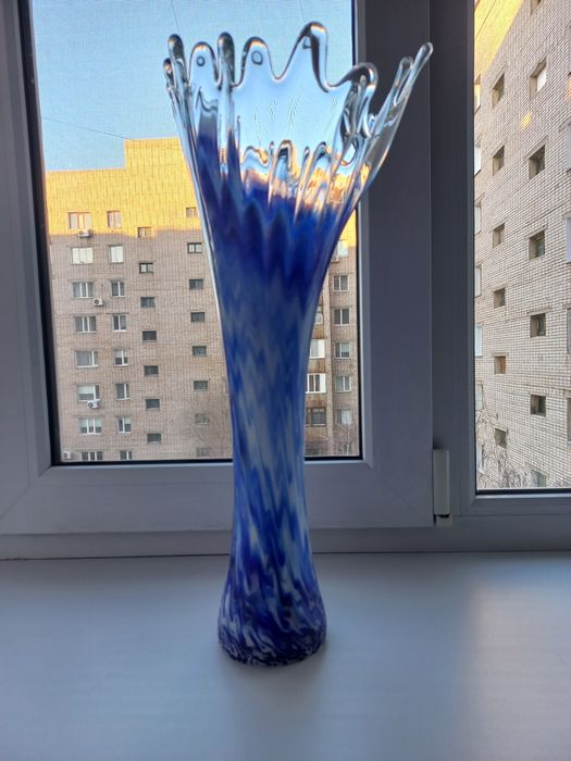 Вазы и графины ,хрусталь и стекло