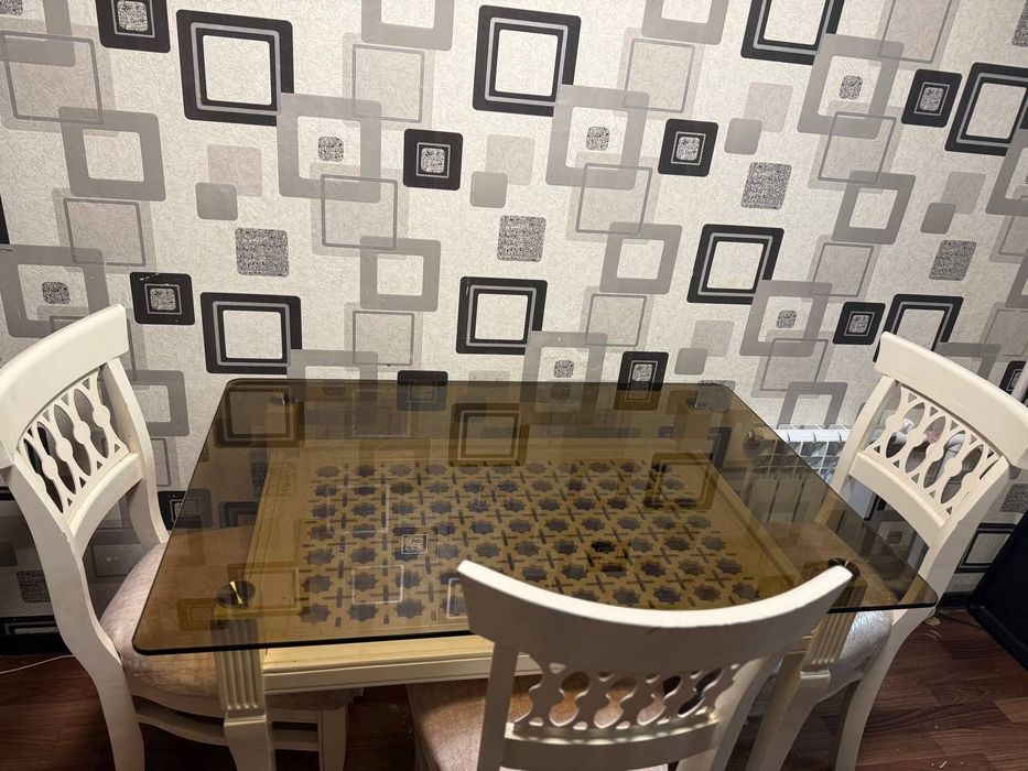 Срочно продаётся кухонный стол стул