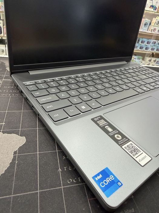 Lenovo IdeaPad Slim 3 15IRH10