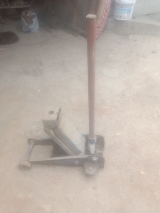 Домкрат податной