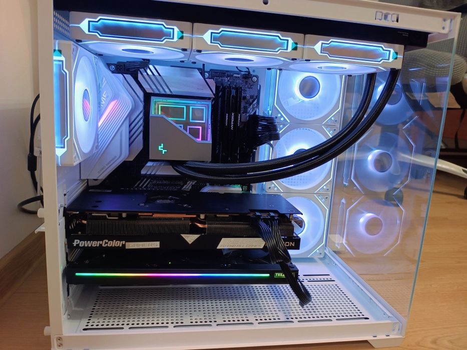 Vând PC Gaming Intel I7 10700K+RX 7700 XT 12gb