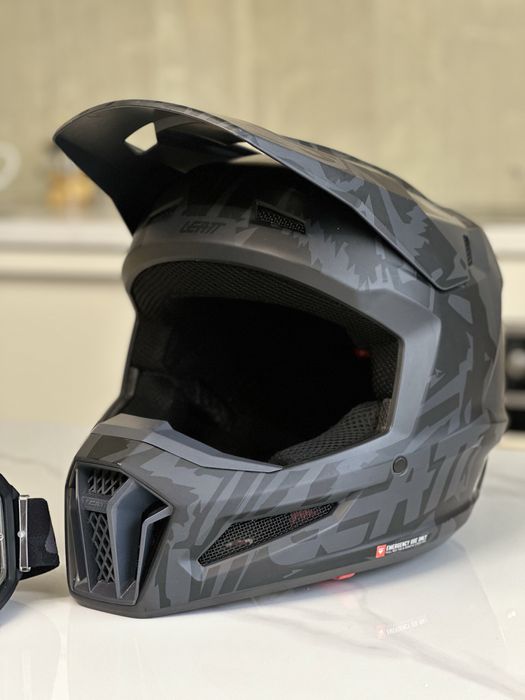 Шлем кроссовый LEATT 3,5 (размер M)