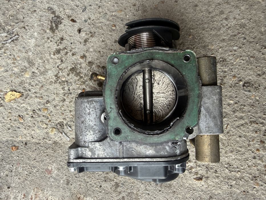 Дроселова клапа - VW Pasat B4