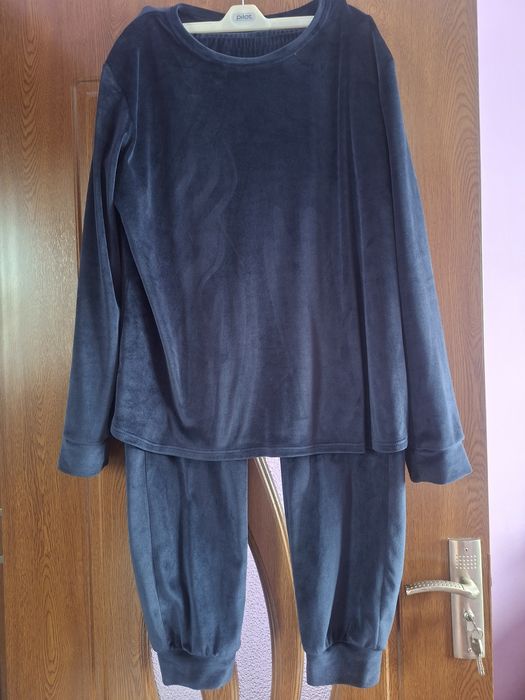 Vând Trening Damă Catifea Mărimea XXL