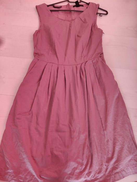 Рокля на марката H&M Нова