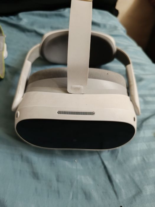Pico 4 256GB + 3 Pico Motion Tracker 2 | VRChat Full Body
