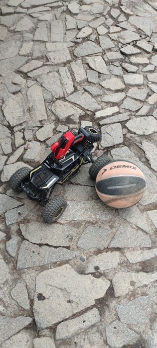 Машинка на радиоуправлении