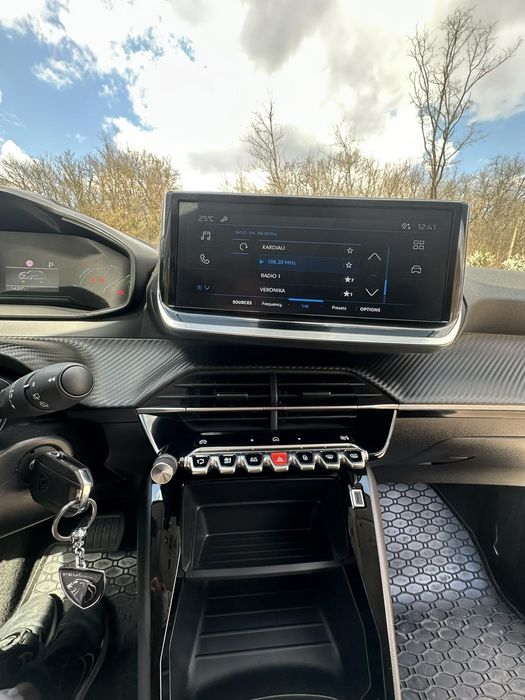 Пежо 208 1.2 110 к.с HYBRID автоматик