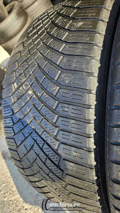 285/40 R22 • Iarna • Yokohama BluEarth Winter V906 110W | 2 buc | DOT 2023 | Pret/buc