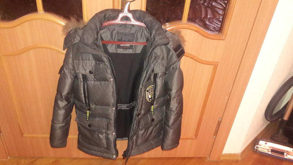 Продам детский зимний пуховик, рост - 134 см