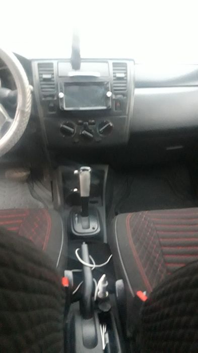 Автомобиль Ниссан верса