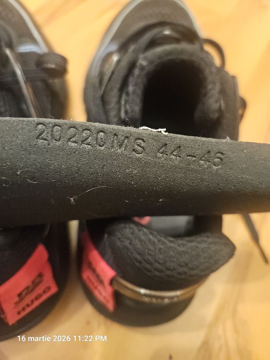 Adidasi Hugo  marime 44-46