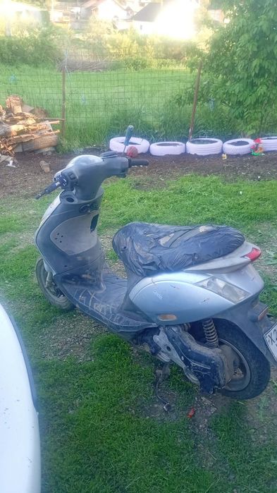 Vând Piaggio zip