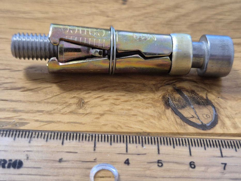 Conexpand metalic pentru fixari in beton