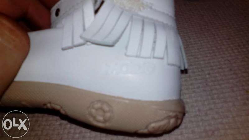 Продавам фирмени детски обувки от естествена кожа