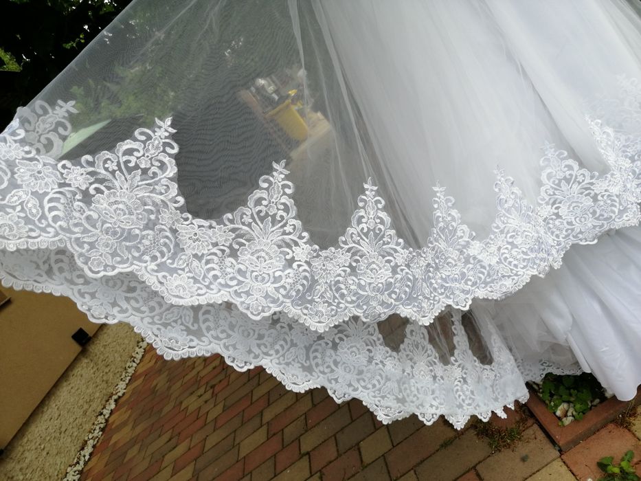 Rochie de mireasa impecabila cu trena