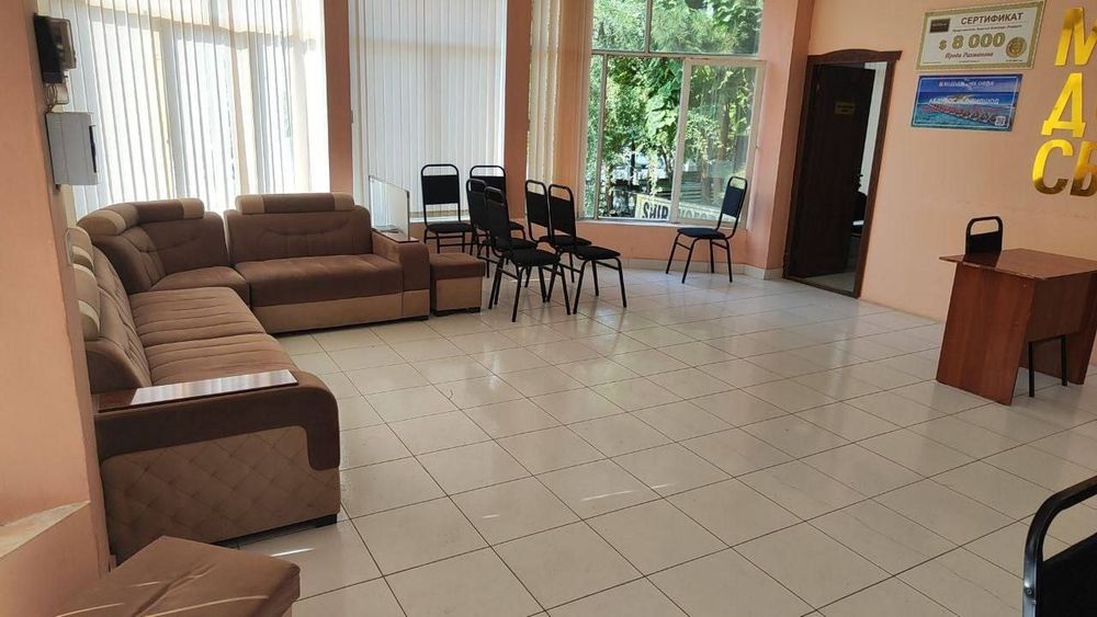 Ижарага еки сотилади. хоналар Наманган ш. Бобур боғи Супер Голд кафе е