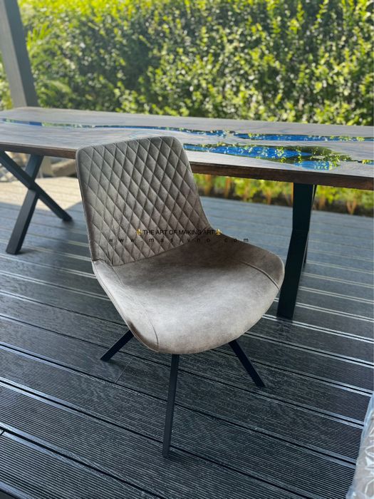 Трапезна маса от естествено дърво