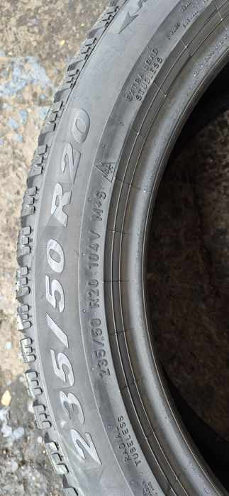 2 anvelope iarna ca noi Pirelli 235/50/20,dot 2022.Pretul este pe bucata