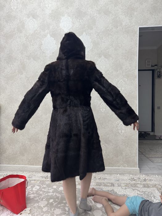 Продам шубу 80000, есть каспии ред