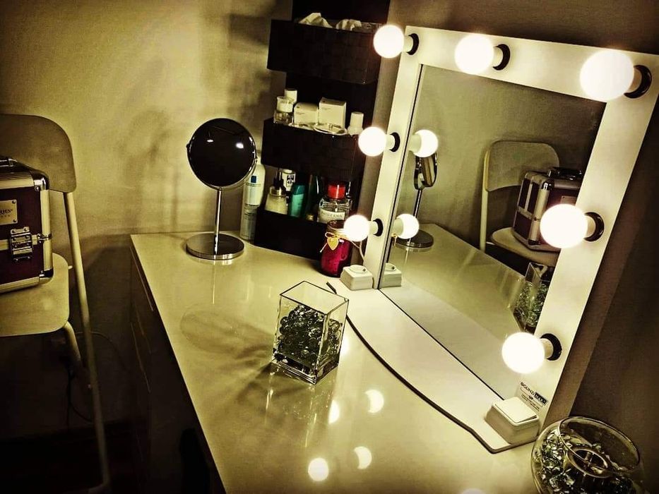 Vând Oglinda Make up