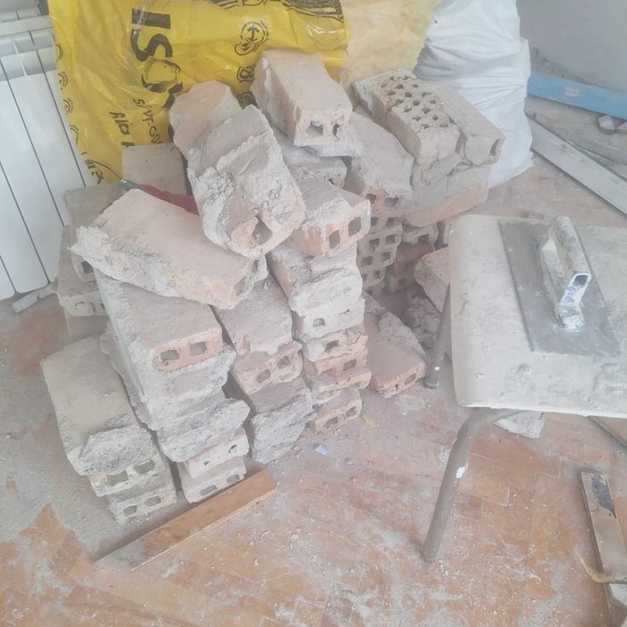 Подарявам тухли единички