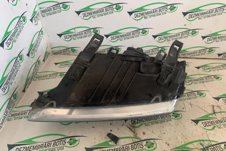 Far stanga Ford Focus 2005 1.6 TDCi MT (109 hp)