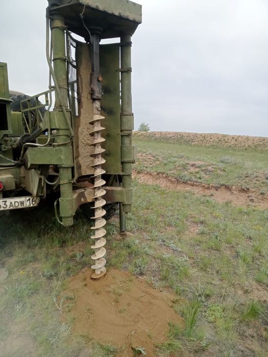 Продам Зил с буровой установкой