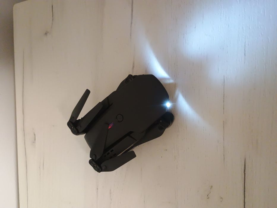 Vând dronă cu cameră nouă