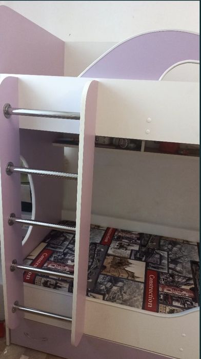 Продам двухъярусную кровать.