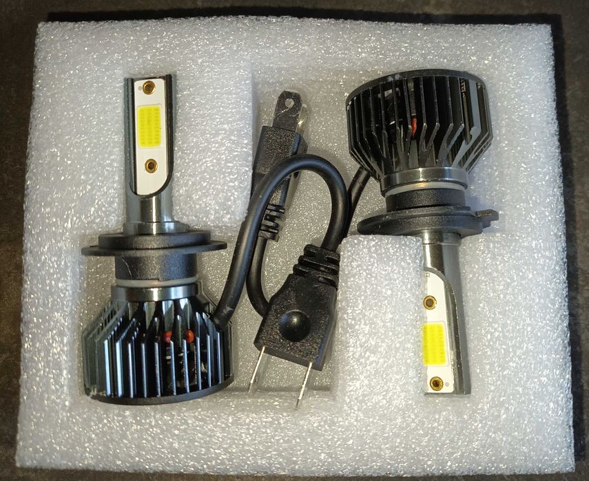 Becuri LED H7  12V  20000LM set 2buc