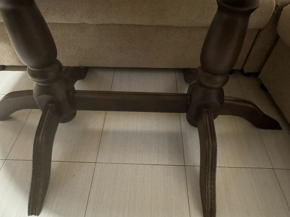 Трапезна маса от масивно дърво