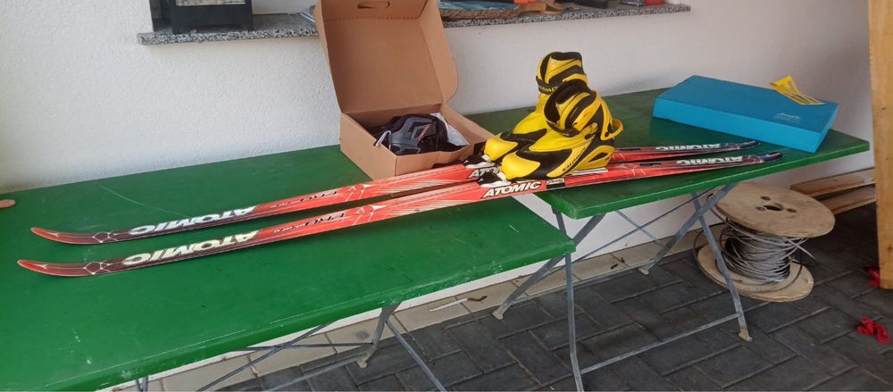 Schiuri Atomic de fond plus clapari