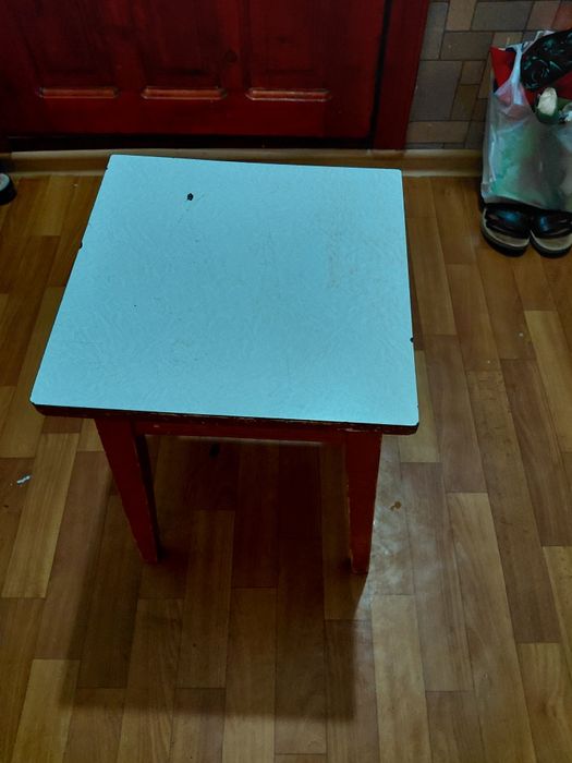 Продаю стулья 3штук по 2000т