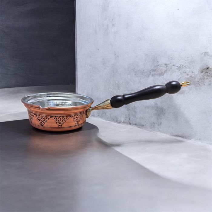 Гравирана медна сосиера 10см диаметър, ръчна изработка